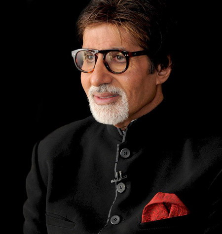 After pain, Big B remains in hospital